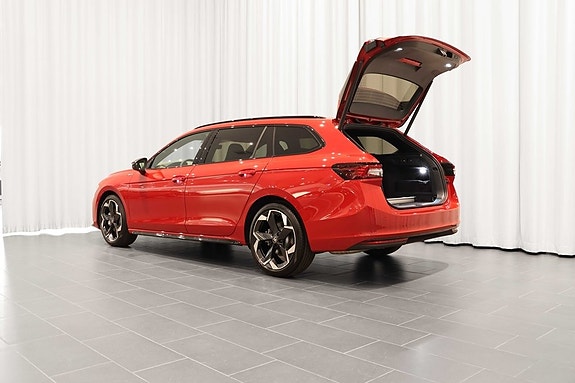 Skoda Superb 4 of 5