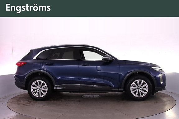 Audi Q5 2 of 22
