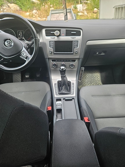 Volkswagen Golf VII 9 of 17