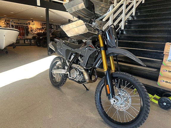 Suzuki DR-Z4S Nyhet 2026 nu i butiken! 2 of 7