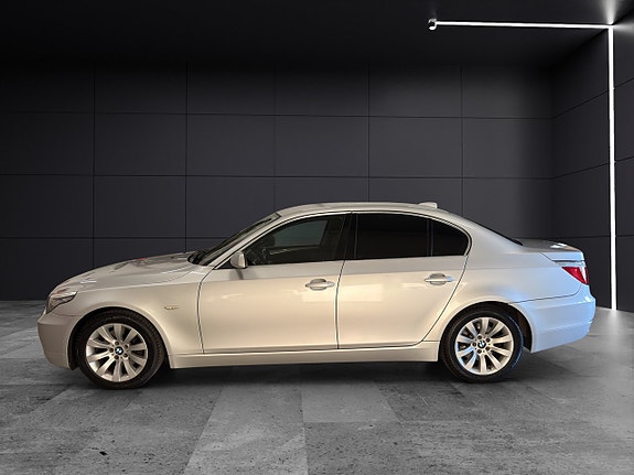 BMW 520d 3 of 5
