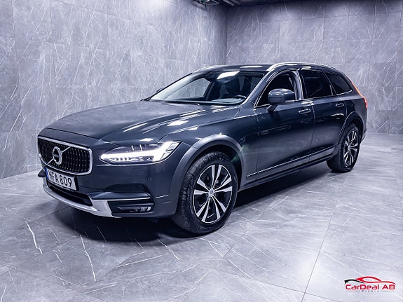 Volvo V90 Cross Country 3 of 5