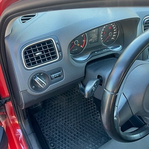 Volkswagen Polo 10 of 14