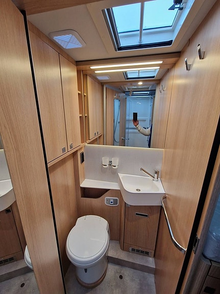 Hymer B-MC I 680 BlackLine 11 of 19