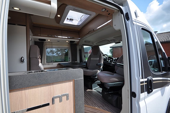 Carthago Malibu Van 640LE Charming L-bädd/140hk/Cykelställ-60kg/Lithium/Euro6/ 8 of 25