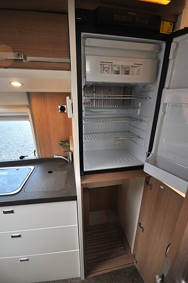 Carthago Malibu Van 640LE Charming L-bädd/140hk/Cykelställ-60kg/Lithium/Euro6/ 15 of 25