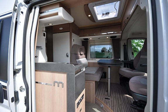 Carthago Malibu Van 640LE Charming L-bädd/140hk/Cykelställ-60kg/Lithium/Euro6/ 7 of 25