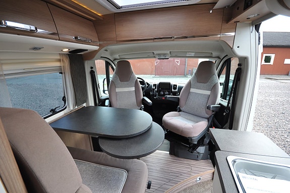 Carthago Malibu Van 640LE Charming L-bädd/140hk/Cykelställ-60kg/Lithium/Euro6/ 13 of 25