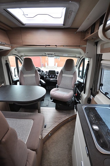 Carthago Malibu Van 640LE Charming L-bädd/140hk/Cykelställ-60kg/Lithium/Euro6/ 12 of 25