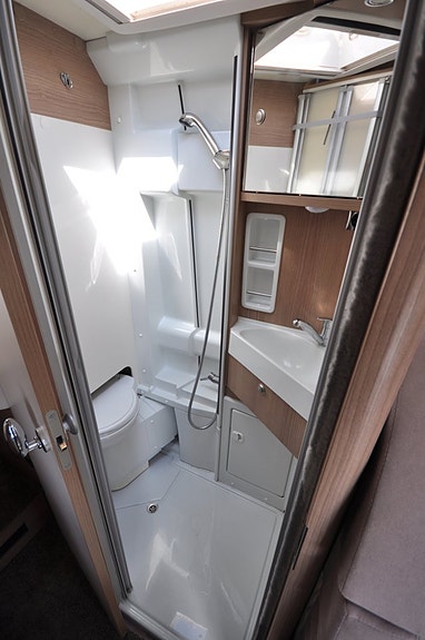 Carthago Malibu Van 640LE Charming L-bädd/140hk/Cykelställ-60kg/Lithium/Euro6/ 25 of 25