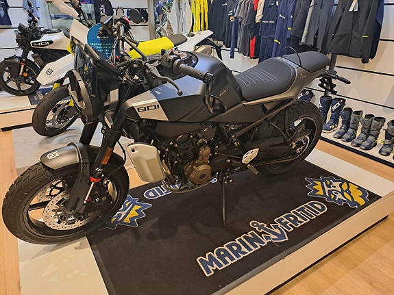 Husqvarna SVARTPILEN 801 Display (Acrapovic) 2 of 2
