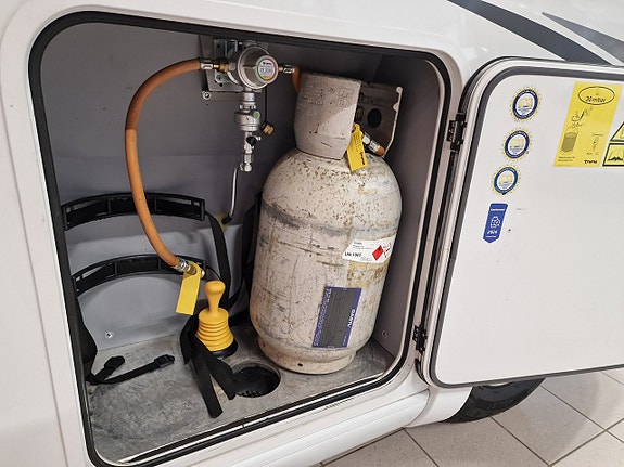 Frankia 840 FD (ALDE+Solcell+5 000kg+5 bält+3.0L+Kedja) 10 of 30