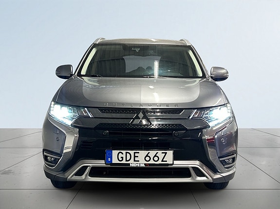 Mitsubishi Outlander 2 of 5