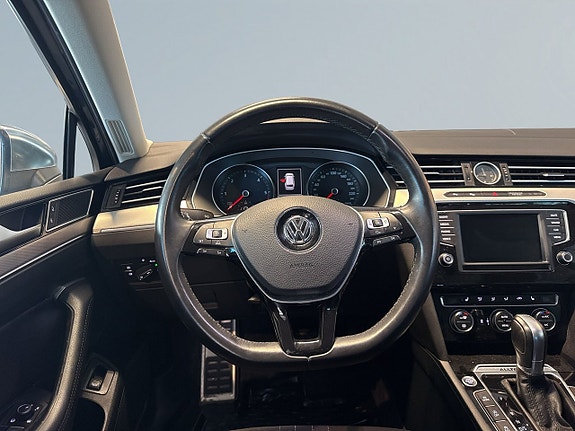 Volkswagen Passat Alltrack 9 of 19