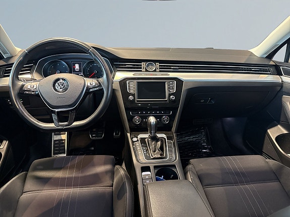 Volkswagen Passat Alltrack 8 of 19