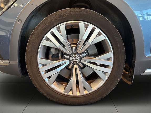 Volkswagen Passat Alltrack 14 of 19