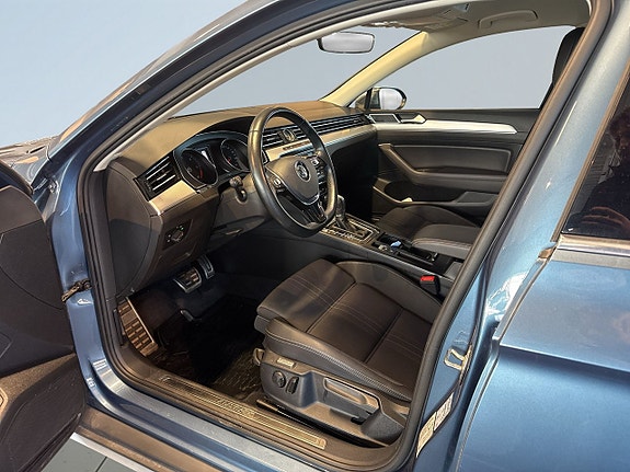 Volkswagen Passat Alltrack 7 of 19