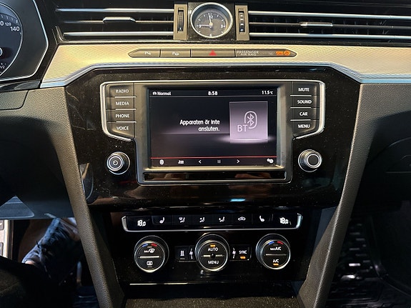 Volkswagen Passat Alltrack 11 of 19