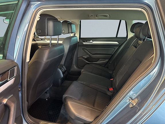 Volkswagen Passat Alltrack 13 of 19