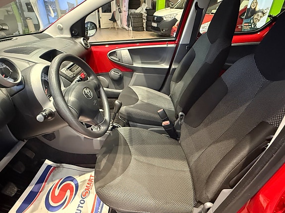 Toyota Aygo 8 of 12