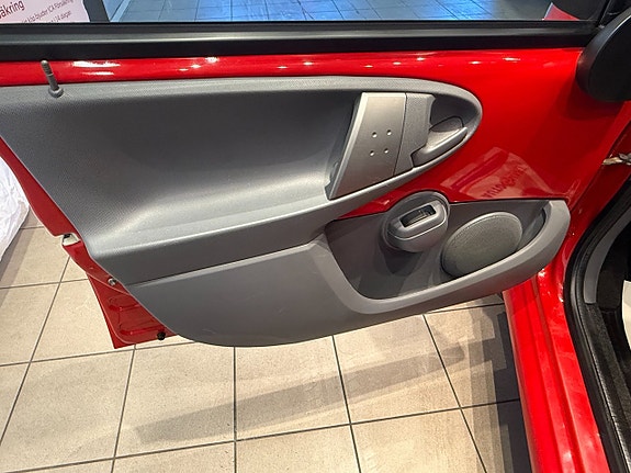 Toyota Aygo 7 of 12