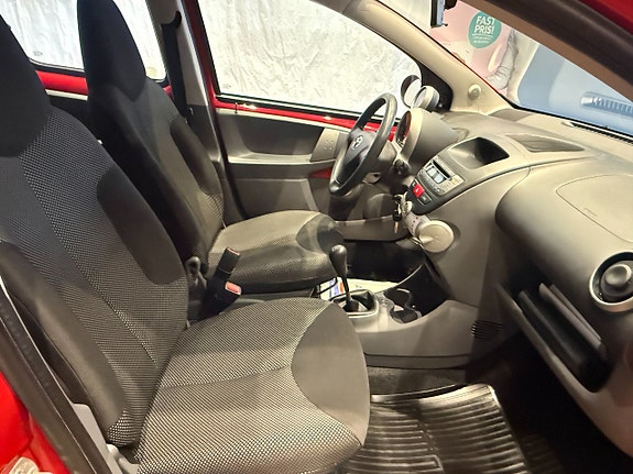 Toyota Aygo 10 of 12