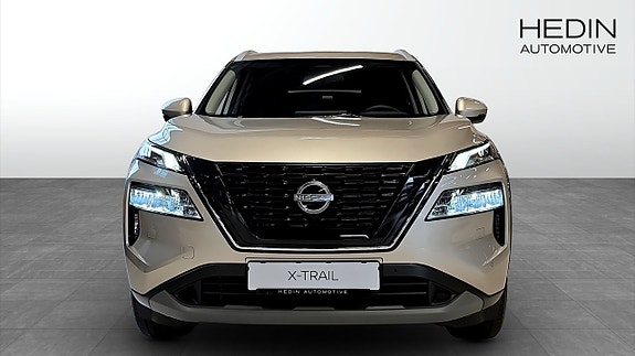 Nissan X-Trail 3 of 6
