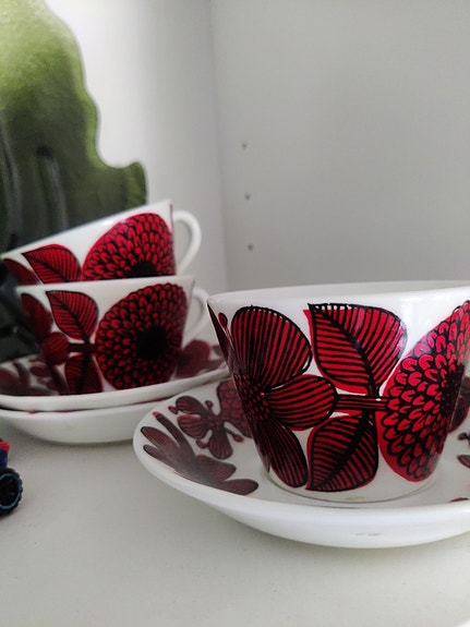 vintage röd aster gustavsberg