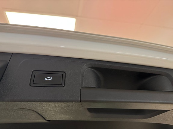Volkswagen Passat Alltrack 16 of 17
