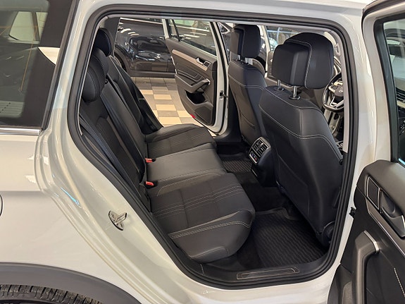 Volkswagen Passat Alltrack 14 of 17