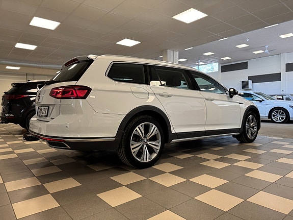 Volkswagen Passat Alltrack 4 of 5