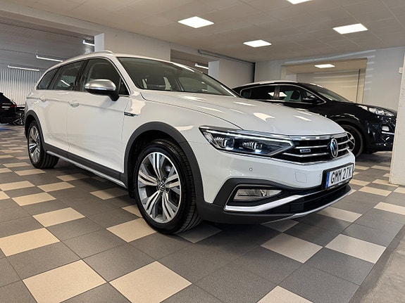 Volkswagen Passat Alltrack 2 of 5