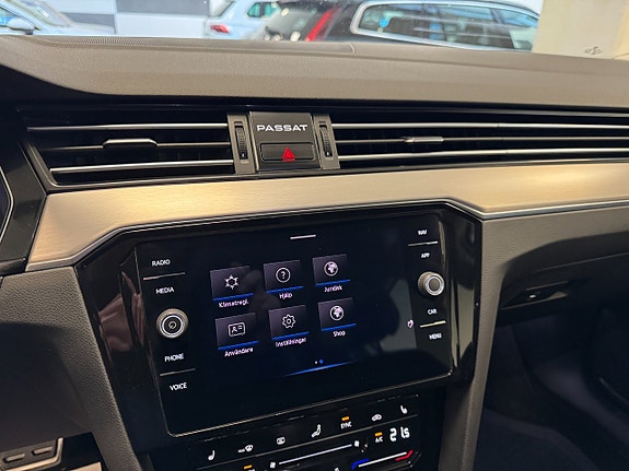 Volkswagen Passat Alltrack 8 of 17