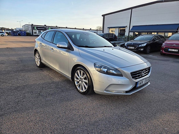 Volvo V40 3 of 11
