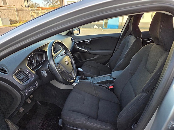 Volvo V40 7 of 11