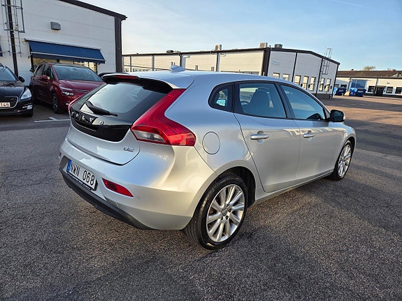 Volvo V40 4 of 11