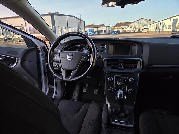 Volvo V40 9 of 11