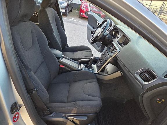 Volvo V40 8 of 11