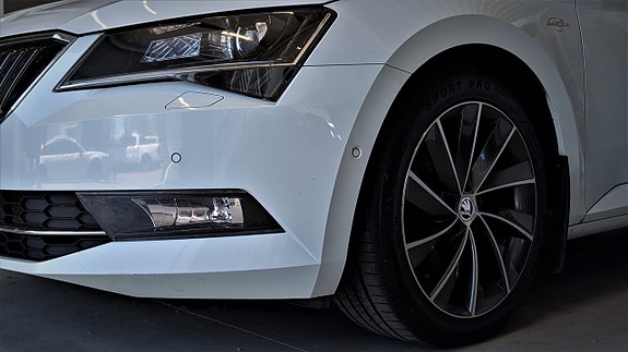 Skoda Superb 9 of 30