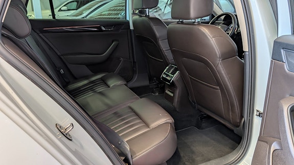 Skoda Superb 17 of 30