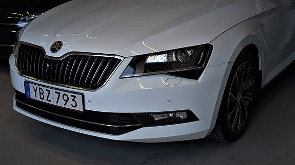 Skoda Superb 8 of 30