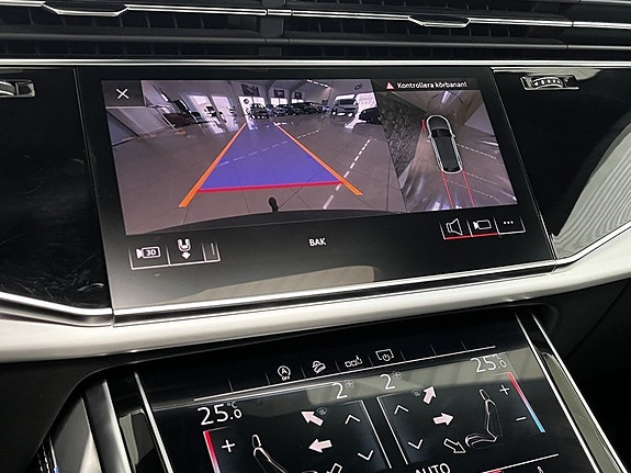 Audi Q8 22 of 24