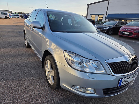 Skoda Octavia 2 of 5