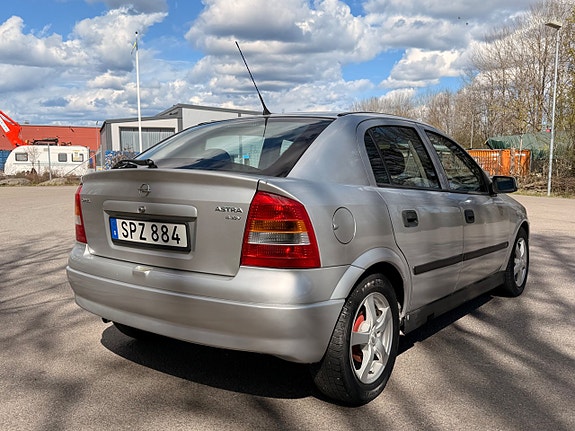 Opel Astra 4 of 5
