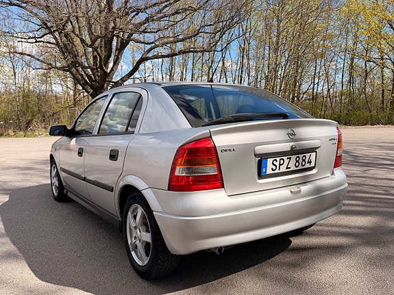 Opel Astra 3 of 5