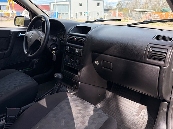 Opel Astra 8 of 10