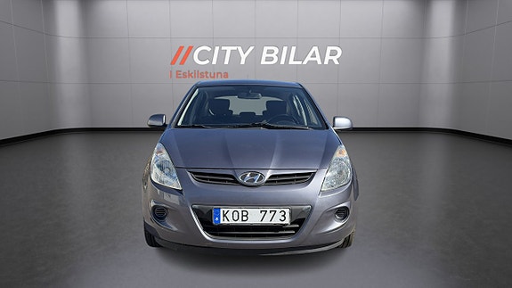 Hyundai i20 2 of 5