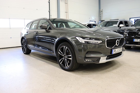 Volvo V90 Cross Country 3 of 5