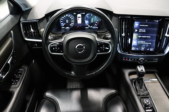 Volvo V90 Cross Country 19 of 23