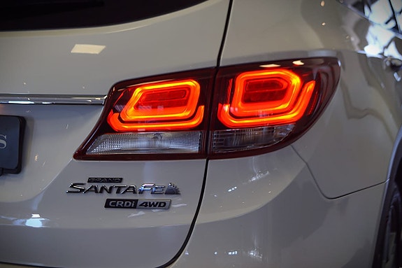 Hyundai Grand Santa Fe 4 of 5
